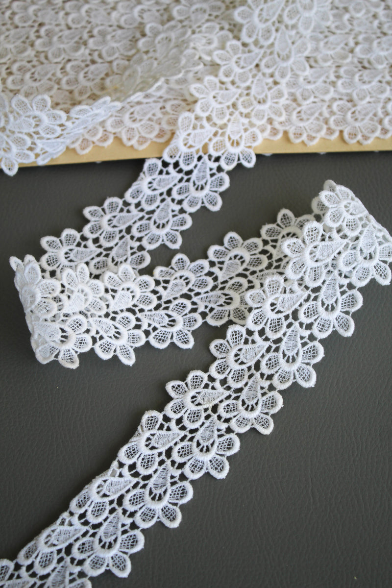 33 Archival Austrian Guipure Lace - 5cm | Off White – Drapers Fabrics 33 Archival Austrian Guipure Lace - 5cm | Off White – Drapers Fabrics