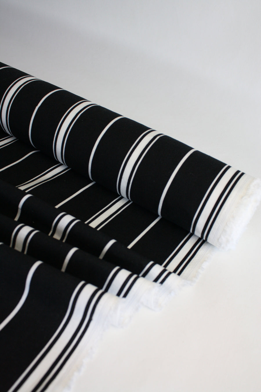 Columbus - Printed Linen | Black