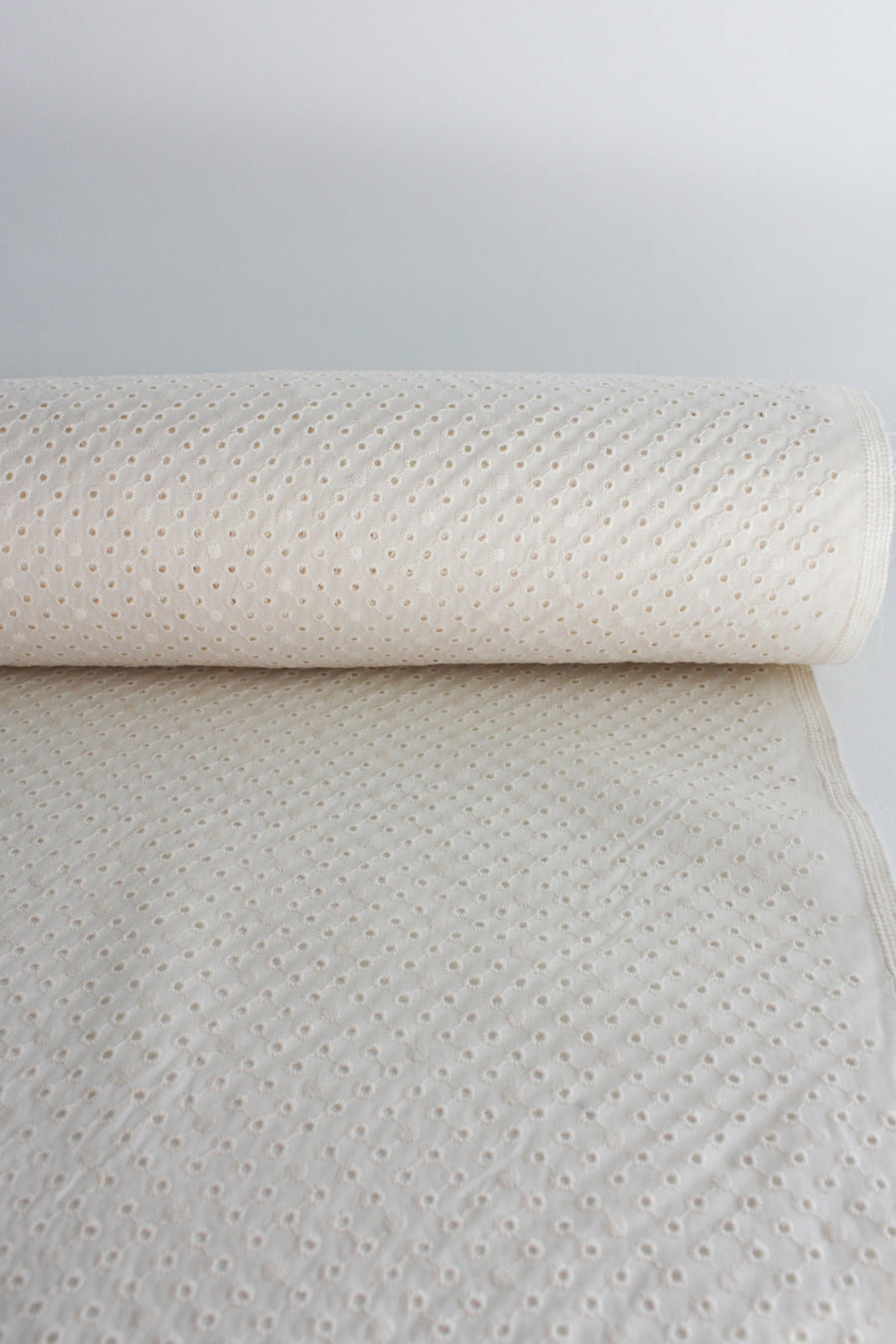 Lois - Broderie Anglaise | Alabaster