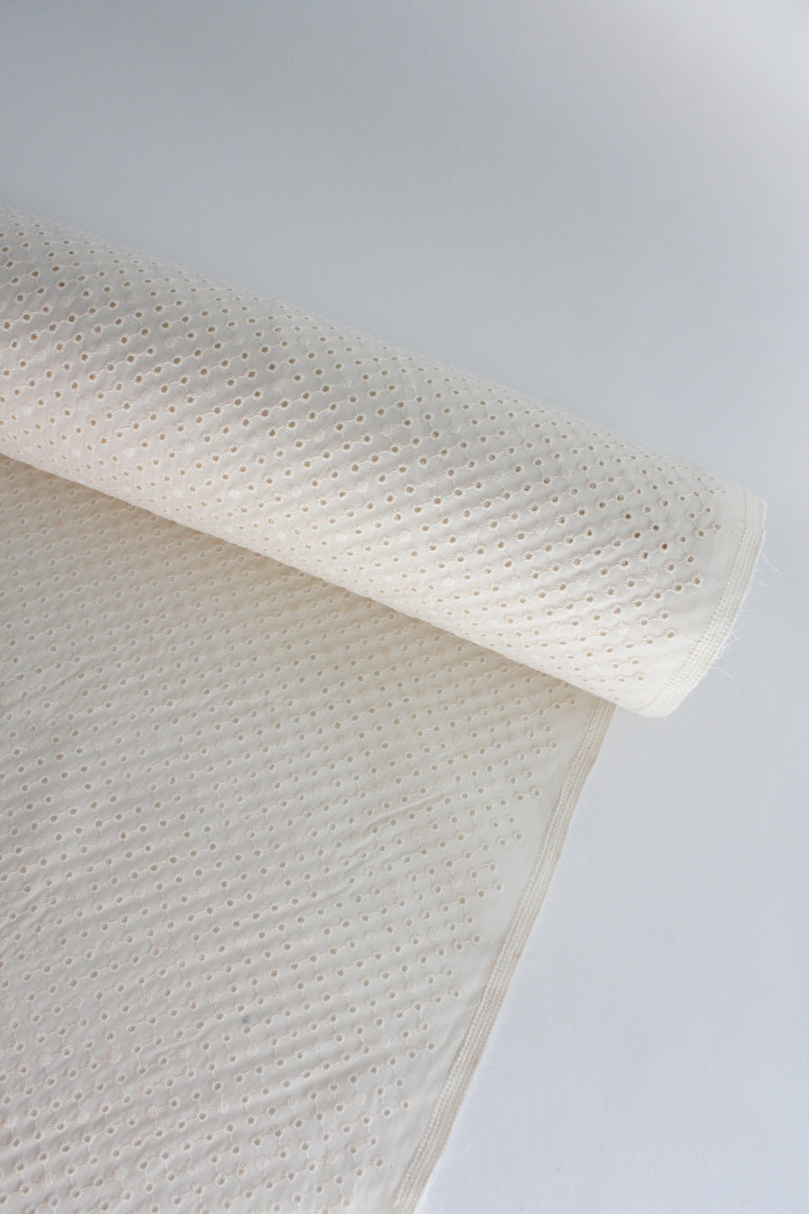 Lois - Broderie Anglaise | Alabaster
