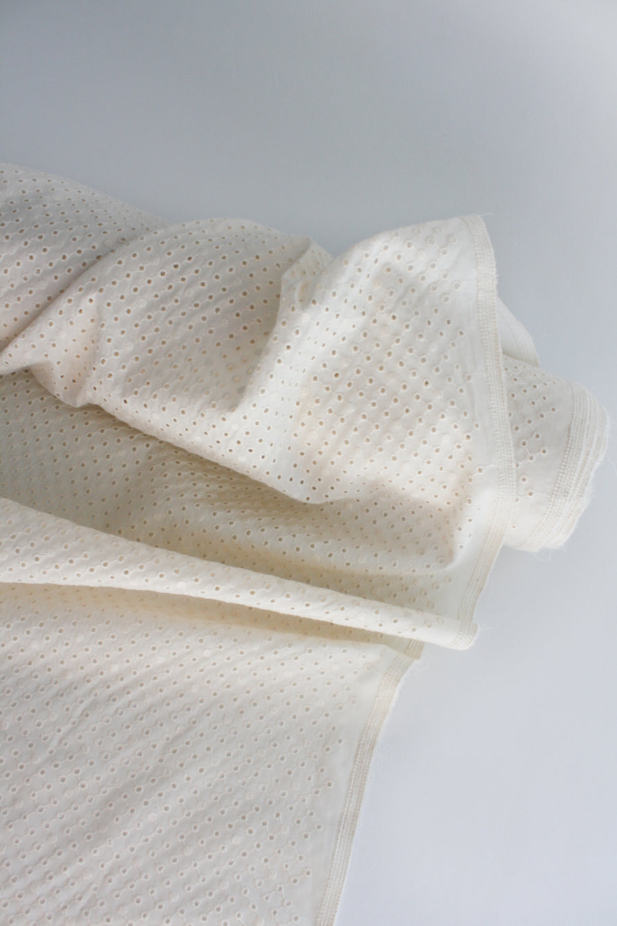 Lois - Broderie Anglaise | Alabaster