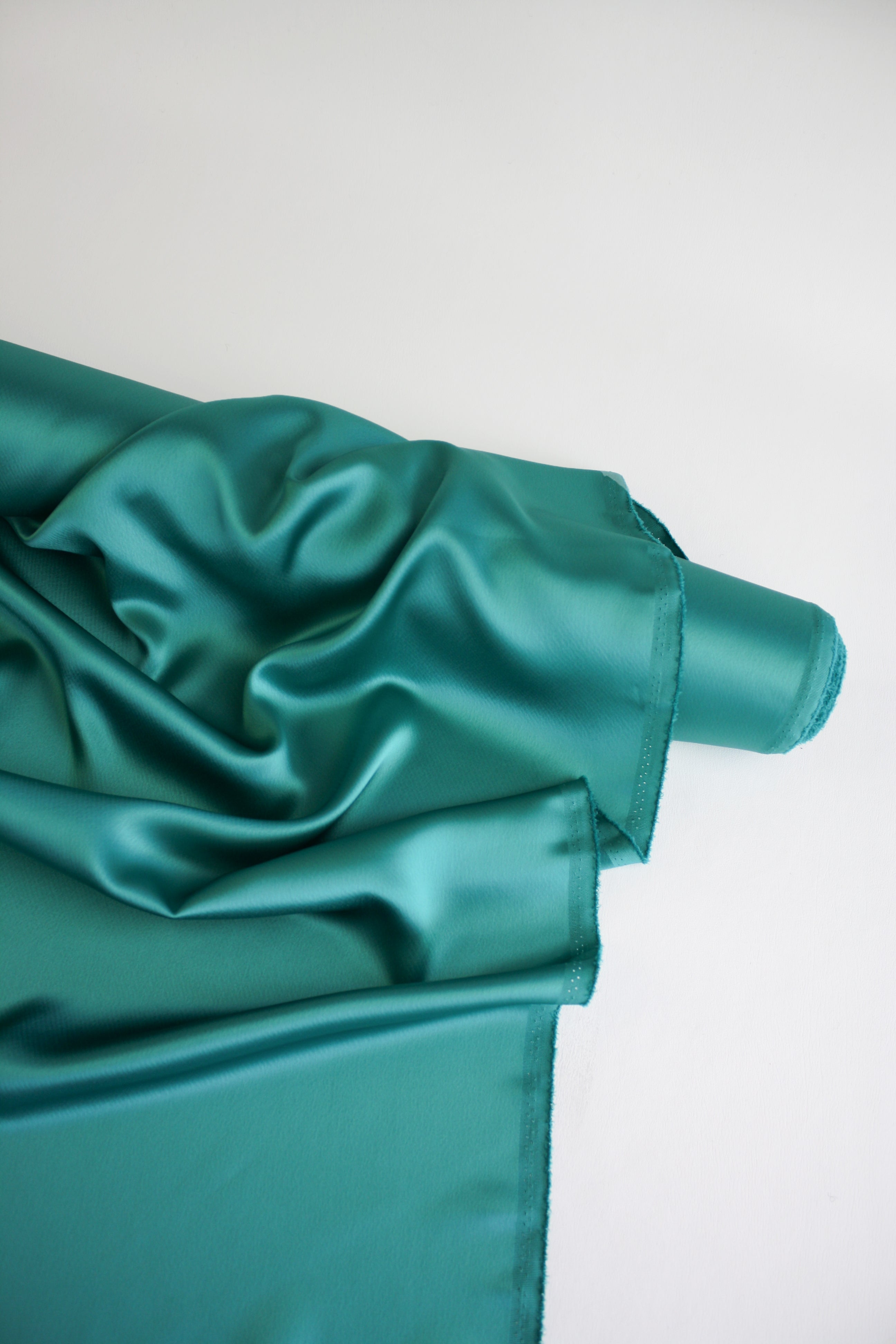 Hammered Satin  Turquoise (2.7M) – Drapers Fabrics