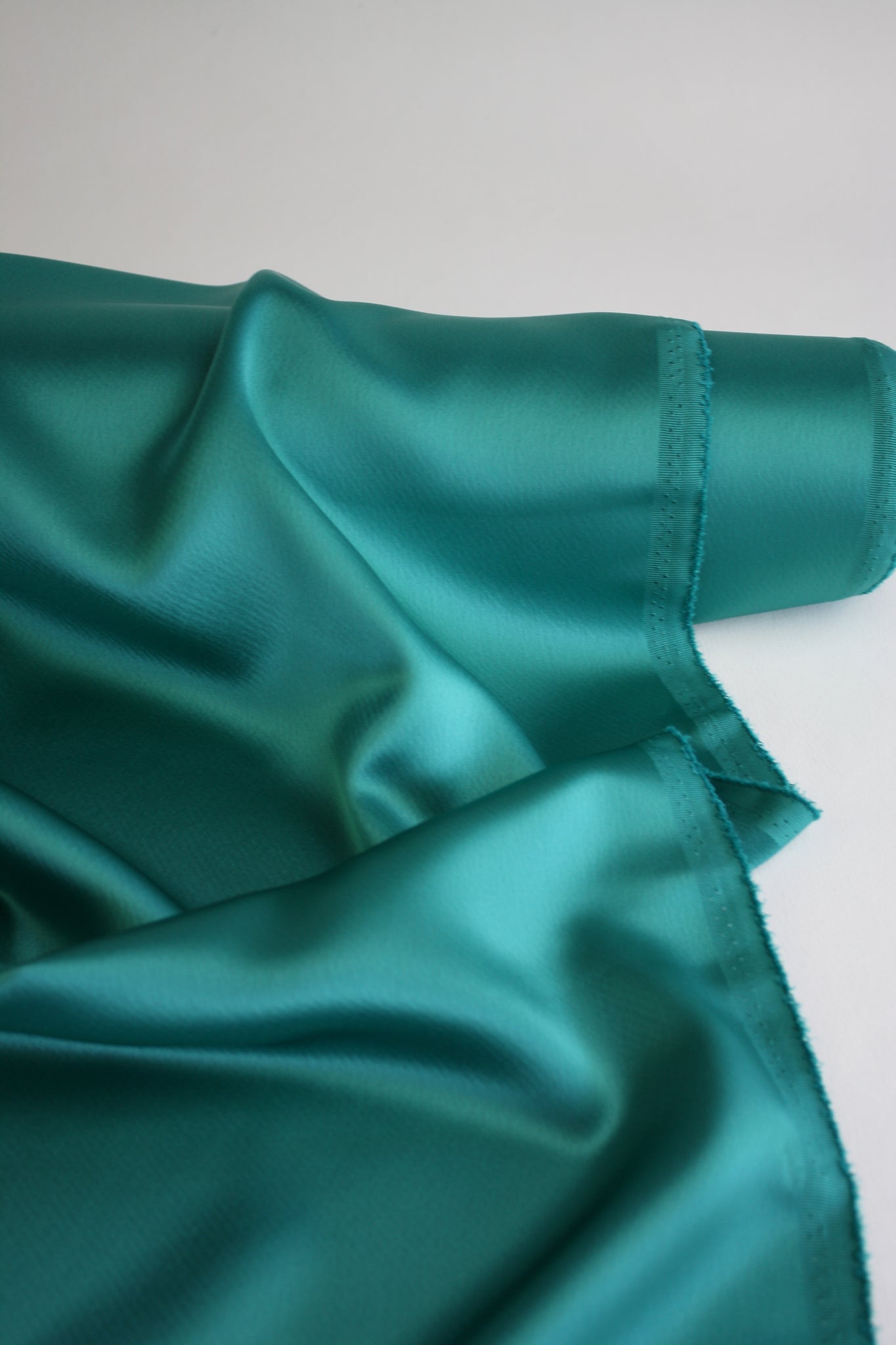 Hammered Satin  Turquoise (2.7M) – Drapers Fabrics