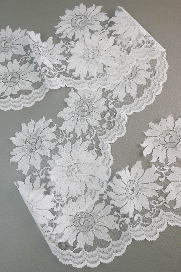 #79 Archival English Chantilly Lace - 16.5cm | Off-White
