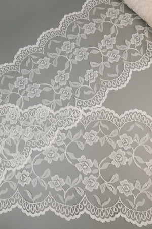 #80 Archival English Chantilly Lace - 24cm | Cream