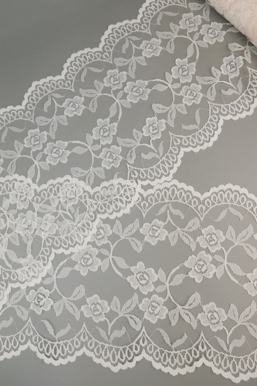 #80 Archival English Chantilly Lace - 24cm | Cream