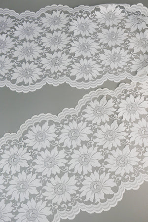 #81 Archival English Chantilly Lace - 27cm | Off-White