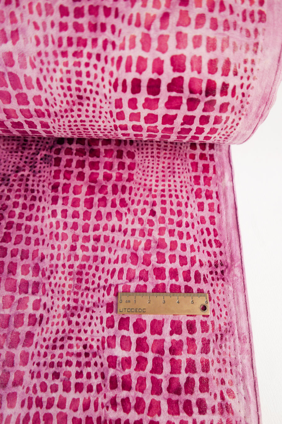 Aguilera - Crocodile Faux Suede | Magenta