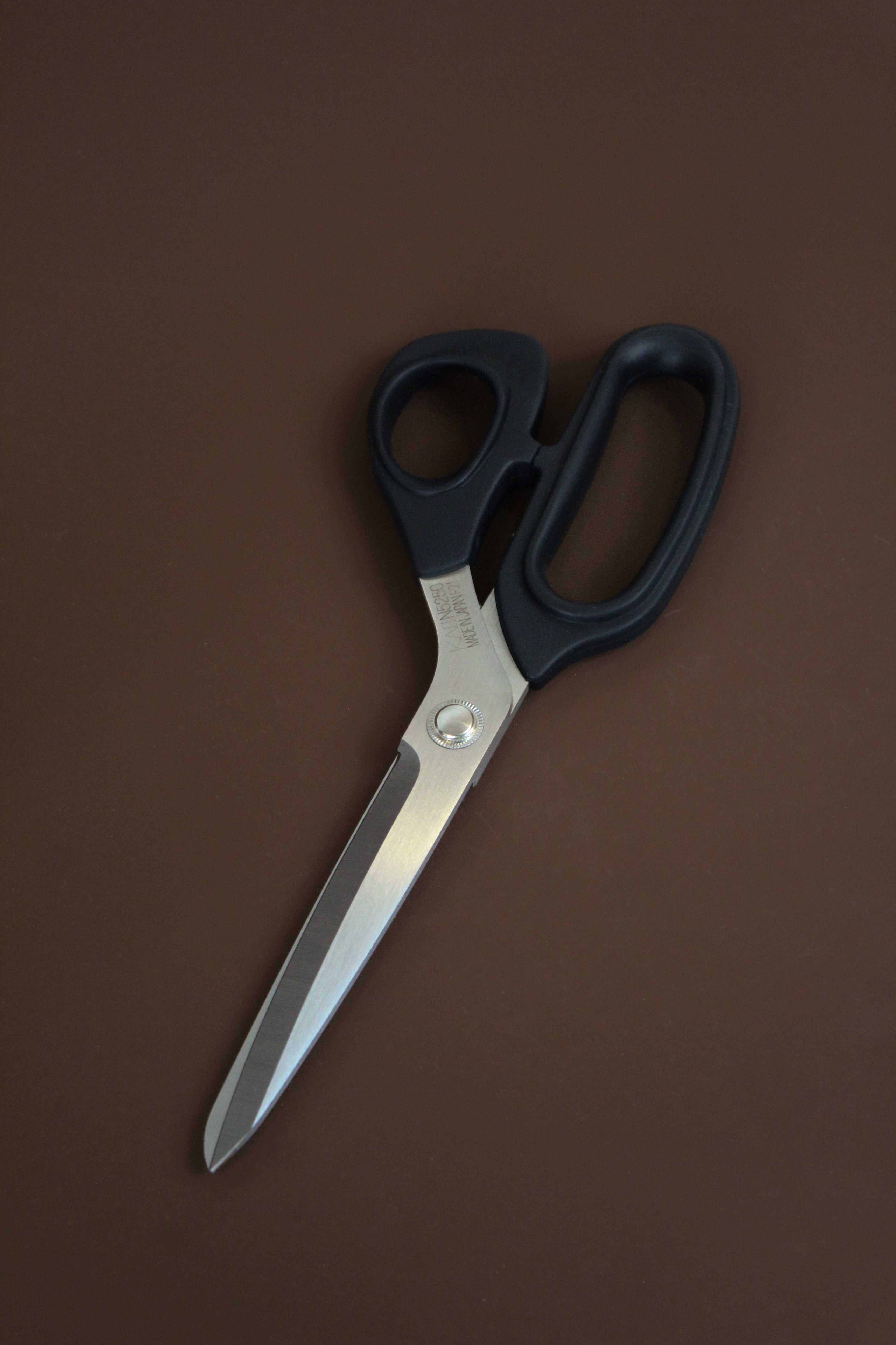 10″ Kai N5250 Dressmaking Shears - Made in Japan – Drapers Fabrics