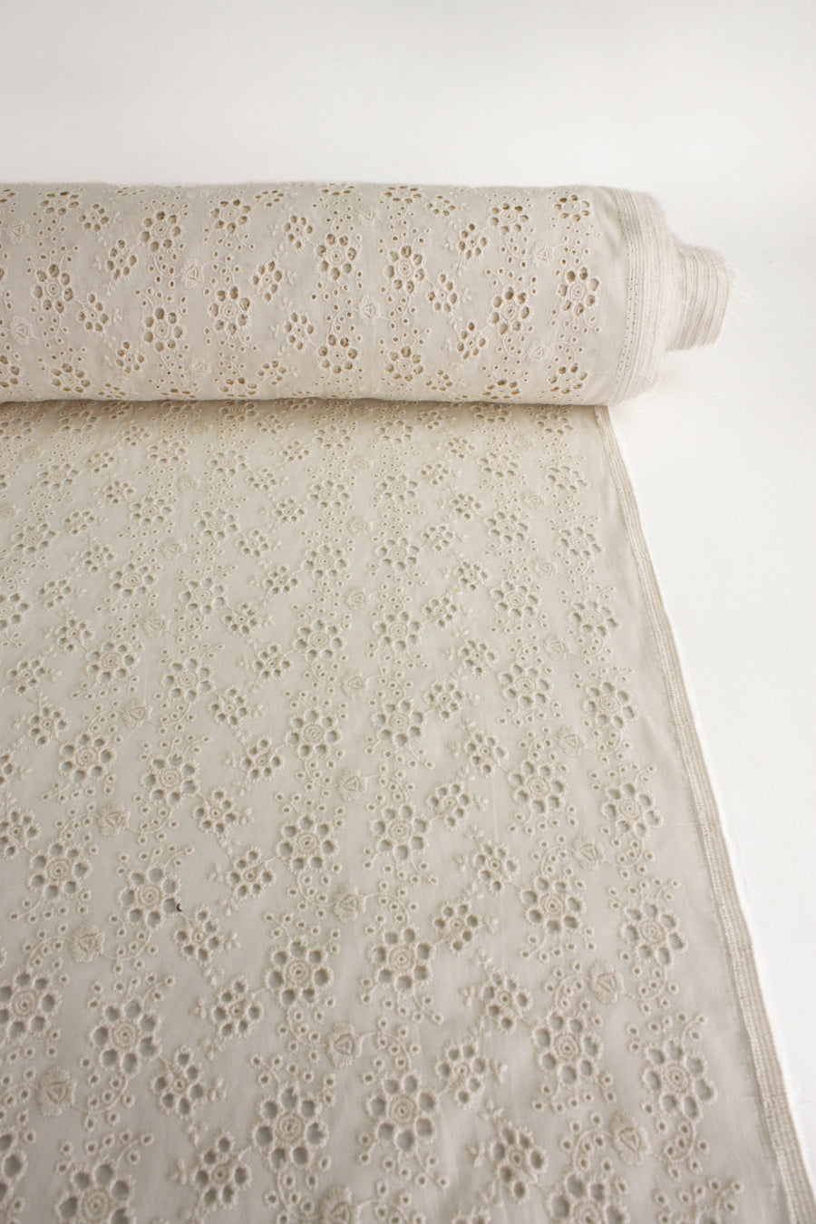 Evelyn - Broderie Anglaise | Alabaster