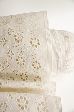 Evelyn - Broderie Anglaise | Alabaster