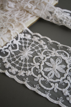 #14 Archival French Embroidered Lace - 15cm | Bone