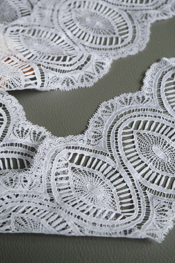 #18 Archival Chantilly Lace - 13cm | White