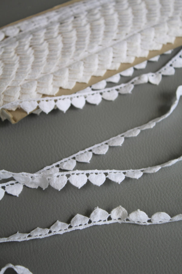 #22 Archival Austrian Heart Lace - 1cm | Ivory