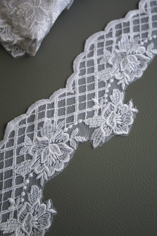 #38 Archival Dutch Chantilly Lace - 9cm | White