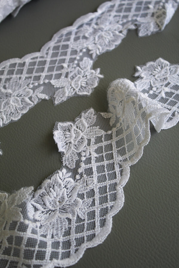 #38 Archival Dutch Chantilly Lace - 9cm | White