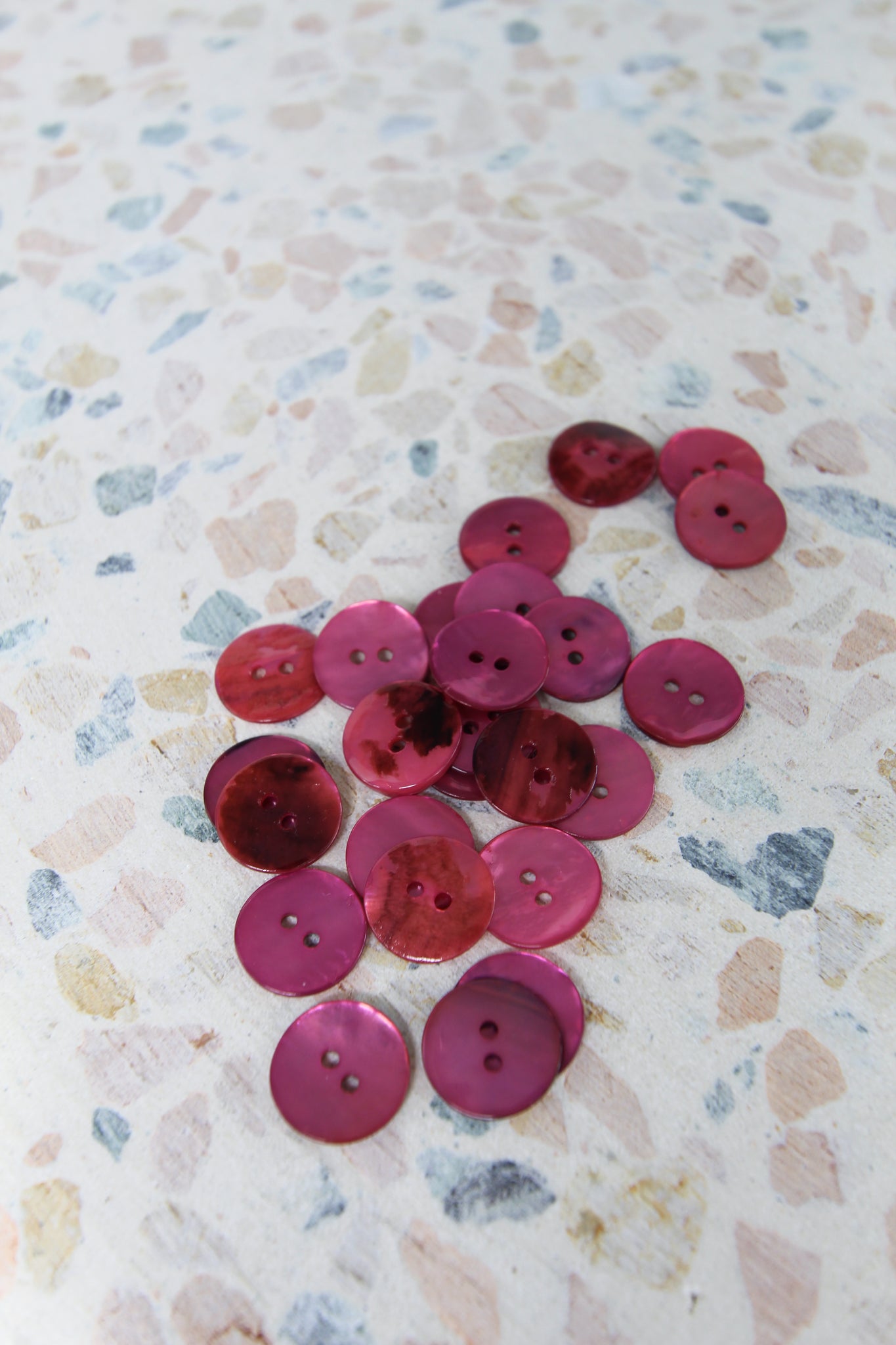 Agoya Shell Buttons | Fuschia 16MM – Drapers Fabrics